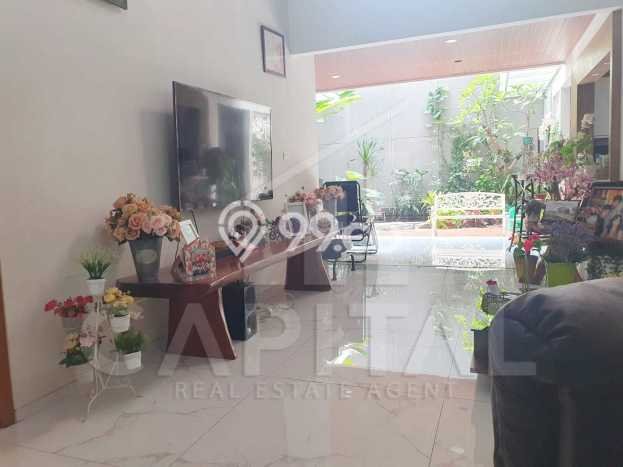 Rumah Luxury Modern Tanpa Renovasi di Singgasana Bandung Rumah Luxury Modern Tanpa Renovasi di Singgasana Bandung