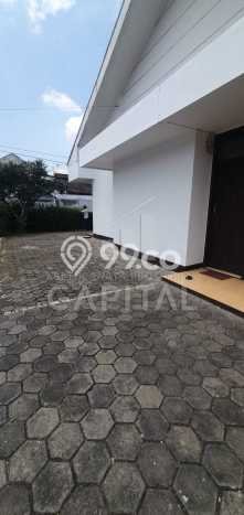 Rumah Strategis di Bojongloa Kidul, 5 KT, Lingkungan Tenang, LT 314m2m² LB 219m2m² Rumah Strategis di Bojongloa Kidul, 5 KT, Lingkungan Tenang, LT 314m2m² LB 219m2m²