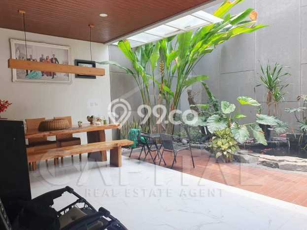 Rumah Luxury Modern Tanpa Renovasi di Singgasana Bandung Rumah Luxury Modern Tanpa Renovasi di Singgasana Bandung