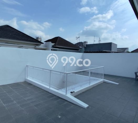 For Sale! Premium House LT 180m2 Desain Elegan di Pakuwon Indah For Sale! Premium House LT 180m2 Desain Elegan di Pakuwon Indah