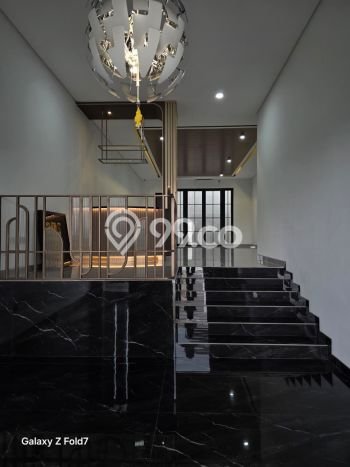 Rumah Elit Modern Tanpa Renovasi di Citraland Surabaya Rumah Elit Modern Tanpa Renovasi di Citraland Surabaya