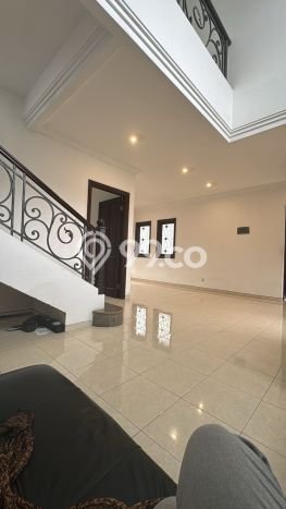 Rumah Luxury Modern Siap Huni di Pakuwon Indah Surabaya Rumah Luxury Modern Siap Huni di Pakuwon Indah Surabaya