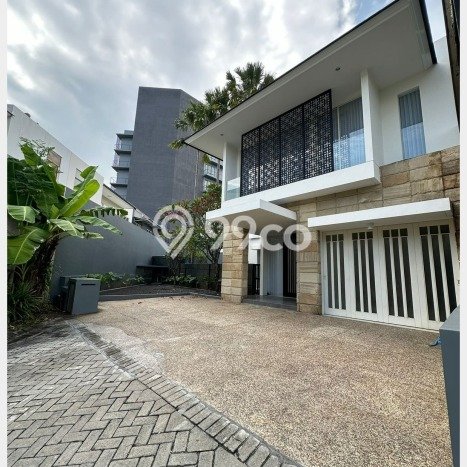 Rumah Asri area Wiyung, 4 KT, Lingkungan Tenang, LT 425m² Bangunan 450m² Rumah Asri area Wiyung, 4 KT, Lingkungan Tenang, LT 425m² Bangunan 450m²