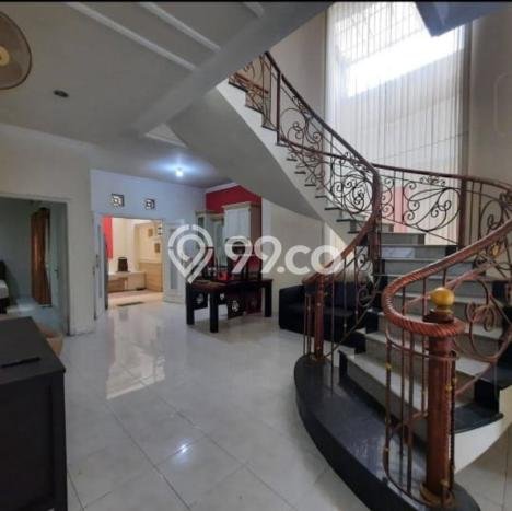 PENAWARAN TERBATAS! Rumah Berkualitas area Surabaya Kota, Luas 200m² Bangunan 300m² PENAWARAN TERBATAS! Rumah Berkualitas area Surabaya Kota, Luas 200m² Bangunan 300m²