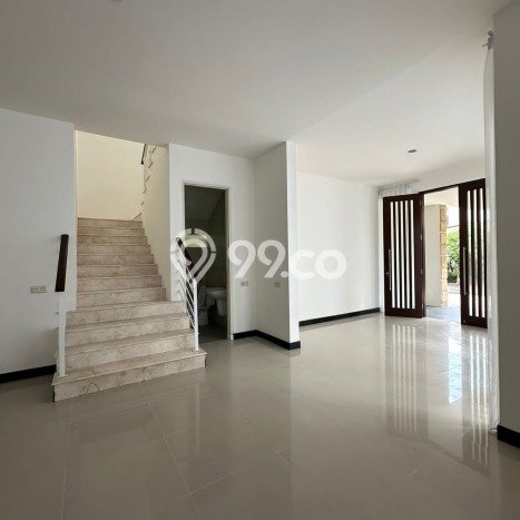 Rumah Asri area Wiyung, 4 KT, Lingkungan Tenang, LT 425m² Bangunan 450m² Rumah Asri area Wiyung, 4 KT, Lingkungan Tenang, LT 425m² Bangunan 450m²