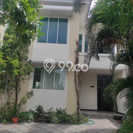 Rumah Modern LT 262m² Terawat di Kompleks Cluster Wiyung, Surabaya Rumah Modern LT 262m² Terawat di Kompleks Cluster Wiyung, Surabaya
