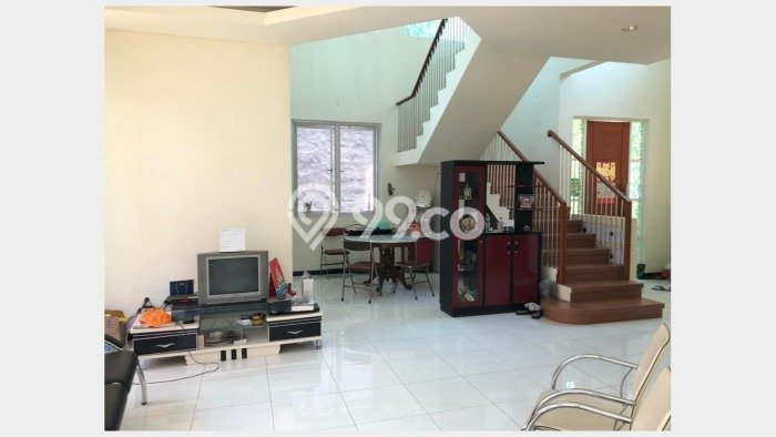 Rumah Modern LT 262m² Terawat di Kompleks Cluster Wiyung, Surabaya Rumah Modern LT 262m² Terawat di Kompleks Cluster Wiyung, Surabaya