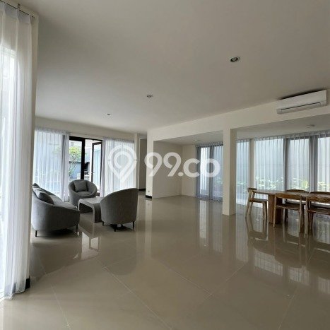 Rumah Asri area Wiyung, 4 KT, Lingkungan Tenang, LT 425m² Bangunan 450m² Rumah Asri area Wiyung, 4 KT, Lingkungan Tenang, LT 425m² Bangunan 450m²