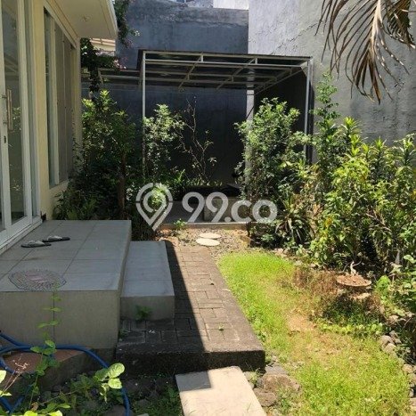 Rumah Modern LT 262m² Terawat di Kompleks Cluster Wiyung, Surabaya Rumah Modern LT 262m² Terawat di Kompleks Cluster Wiyung, Surabaya
