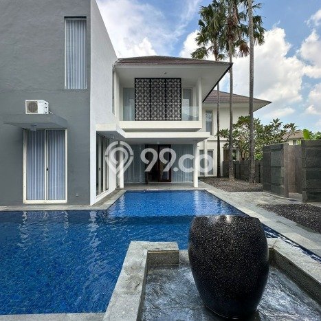 Rumah Asri area Wiyung, 4 KT, Lingkungan Tenang, LT 425m² Bangunan 450m² Rumah Asri area Wiyung, 4 KT, Lingkungan Tenang, LT 425m² Bangunan 450m²