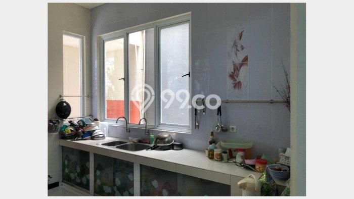 Rumah Modern LT 262m² Terawat di Kompleks Cluster Wiyung, Surabaya Rumah Modern LT 262m² Terawat di Kompleks Cluster Wiyung, Surabaya
