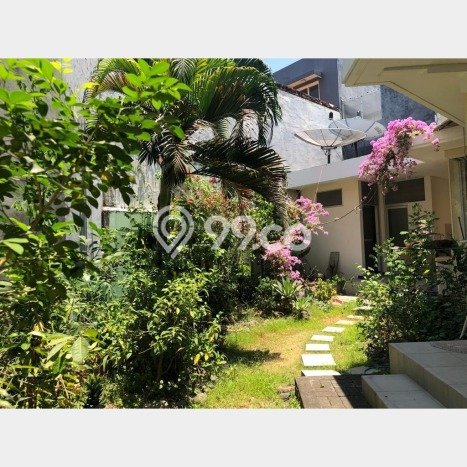 Rumah Modern LT 262m² Terawat di Kompleks Cluster Wiyung, Surabaya Rumah Modern LT 262m² Terawat di Kompleks Cluster Wiyung, Surabaya