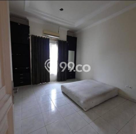 PENAWARAN TERBATAS! Rumah Berkualitas area Surabaya Kota, Luas 200m² Bangunan 300m² PENAWARAN TERBATAS! Rumah Berkualitas area Surabaya Kota, Luas 200m² Bangunan 300m²