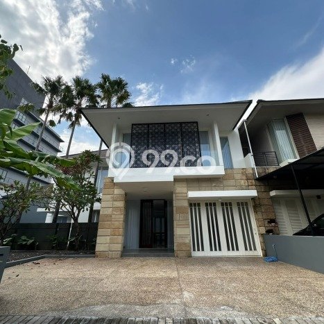 Rumah Asri area Wiyung, 4 KT, Lingkungan Tenang, LT 425m² Bangunan 450m² Rumah Asri area Wiyung, 4 KT, Lingkungan Tenang, LT 425m² Bangunan 450m²