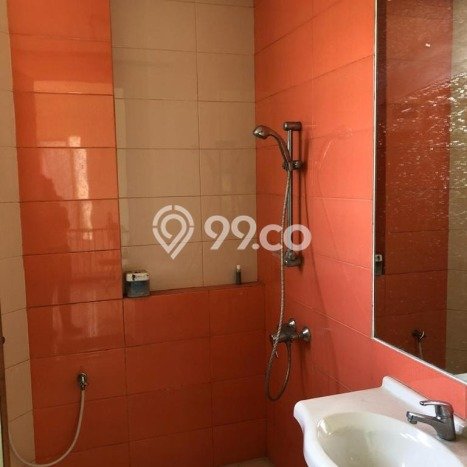 Rumah Modern LT 262m² Terawat di Kompleks Cluster Wiyung, Surabaya Rumah Modern LT 262m² Terawat di Kompleks Cluster Wiyung, Surabaya
