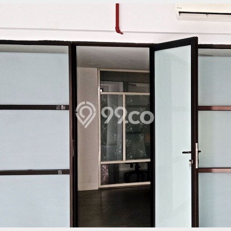 LOKASI STRATEGIS! Kantor For Rent di Wiyung, Luas 27m², Area Berkembang LOKASI STRATEGIS! Kantor For Rent di Wiyung, Luas 27m², Area Berkembang