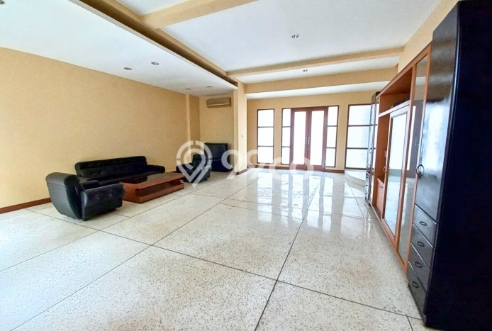 Sewa Rumah Modern di Menteng Harga Rp 550 Juta/ Tahun Sewa Rumah Modern di Menteng Harga Rp 550 Juta/ Tahun