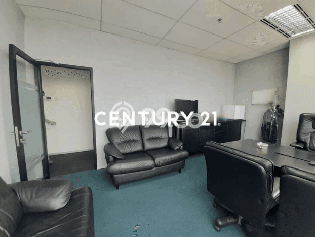 Disewakan Kantor di Kebon Jeruk, Luas 186m², Area Berkembang Disewakan Kantor di Kebon Jeruk, Luas 186m², Area Berkembang