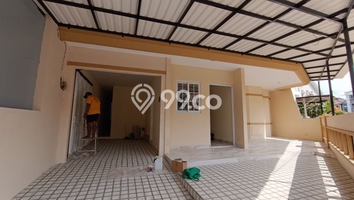 Rumah Mewah LB 250m2 Siap Huni Desain Elegan di Villa Melati Mas, Tangerang Selatan Rumah Mewah LB 250m2 Siap Huni Desain Elegan di Villa Melati Mas, Tangerang Selatan