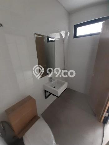Rumah sewa siap pakai 5 Kamar Tidur di BSD City, Tangerang Rumah sewa siap pakai 5 Kamar Tidur di BSD City, Tangerang