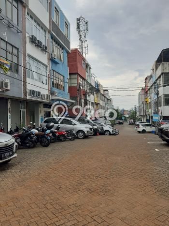 Ruko Dijual di Jakarta Selatan LT 60m2 & LB 180m2 Lokasi Terbaik! Ruko Dijual di Jakarta Selatan LT 60m2 & LB 180m2 Lokasi Terbaik!