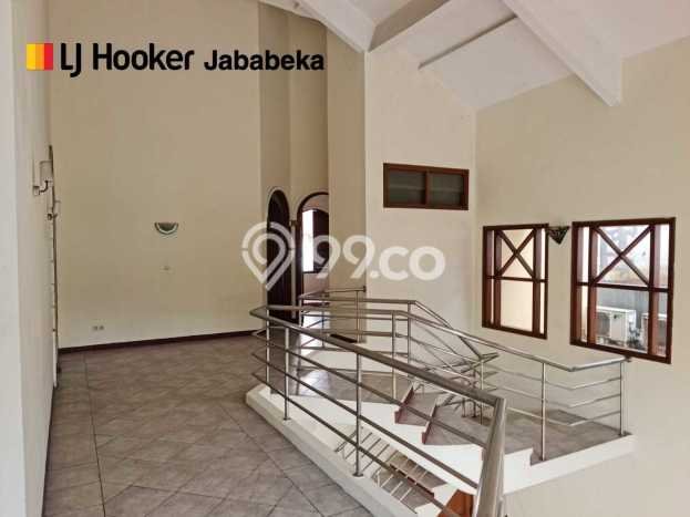 LOKASI STRATEGIS! Rumah kawasan Lippo Cikarang, Akses ke Tol, 5 KT, LT 343m2m² Bangunan 347m2m² LOKASI STRATEGIS! Rumah kawasan Lippo Cikarang, Akses ke Tol, 5 KT, LT 343m2m² Bangunan 347m2m²