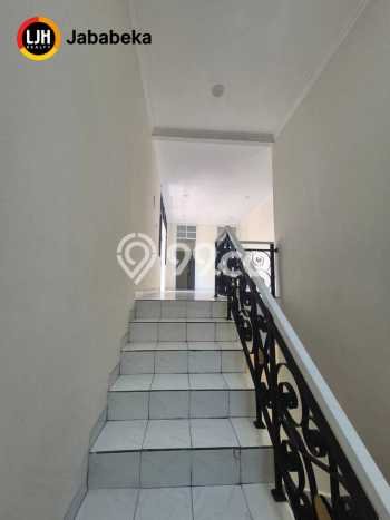 Disewakan Rumah Konsep Modern di Lippo Cikarang Cikarang dengan 5 KT Disewakan Rumah Konsep Modern di Lippo Cikarang Cikarang dengan 5 KT