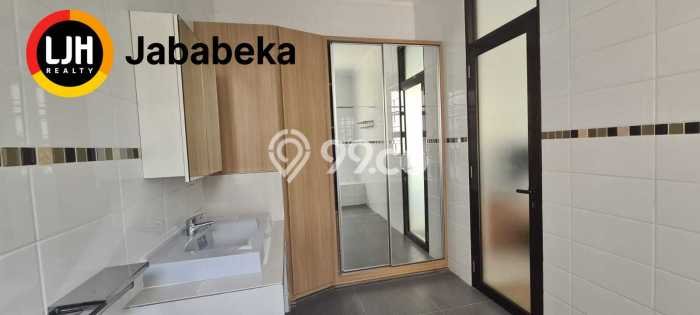 Lokasi strategis! Rumah siap huni dikontrakkan di Lippo Cikarang LB 450m2 Lokasi strategis! Rumah siap huni dikontrakkan di Lippo Cikarang LB 450m2