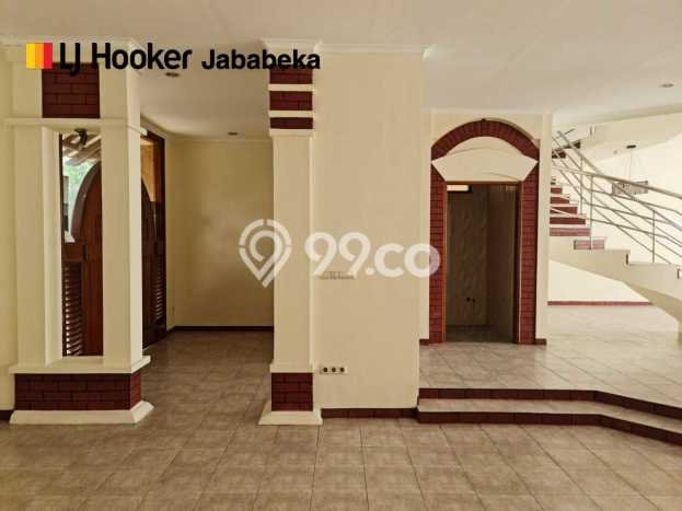 LOKASI STRATEGIS! Rumah kawasan Lippo Cikarang, Akses ke Tol, 5 KT, LT 343m2m² Bangunan 347m2m² LOKASI STRATEGIS! Rumah kawasan Lippo Cikarang, Akses ke Tol, 5 KT, LT 343m2m² Bangunan 347m2m²