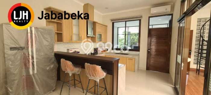 Lokasi strategis! Rumah siap huni dikontrakkan di Lippo Cikarang LB 450m2 Lokasi strategis! Rumah siap huni dikontrakkan di Lippo Cikarang LB 450m2