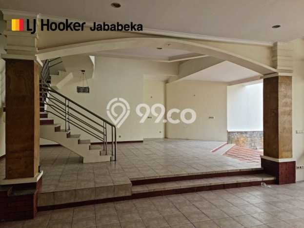 LOKASI STRATEGIS! Rumah kawasan Lippo Cikarang, Akses ke Tol, 5 KT, LT 343m2m² Bangunan 347m2m² LOKASI STRATEGIS! Rumah kawasan Lippo Cikarang, Akses ke Tol, 5 KT, LT 343m2m² Bangunan 347m2m²