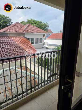 Rumah Modern Cantik 3 Kamar Bisa Langsung Pindah di Lippo Cikarang Rumah Modern Cantik 3 Kamar Bisa Langsung Pindah di Lippo Cikarang