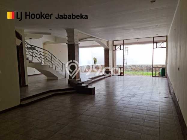 LOKASI STRATEGIS! Rumah kawasan Lippo Cikarang, Akses ke Tol, 5 KT, LT 343m2m² Bangunan 347m2m² LOKASI STRATEGIS! Rumah kawasan Lippo Cikarang, Akses ke Tol, 5 KT, LT 343m2m² Bangunan 347m2m²
