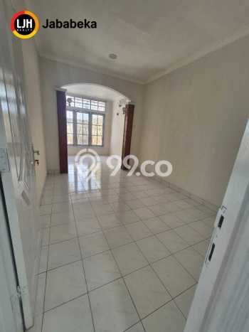 Disewakan Rumah Konsep Modern di Lippo Cikarang Cikarang dengan 5 KT Disewakan Rumah Konsep Modern di Lippo Cikarang Cikarang dengan 5 KT