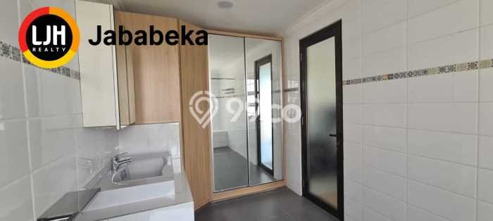 Lokasi strategis! Rumah siap huni dikontrakkan di Lippo Cikarang LB 450m2 Lokasi strategis! Rumah siap huni dikontrakkan di Lippo Cikarang LB 450m2