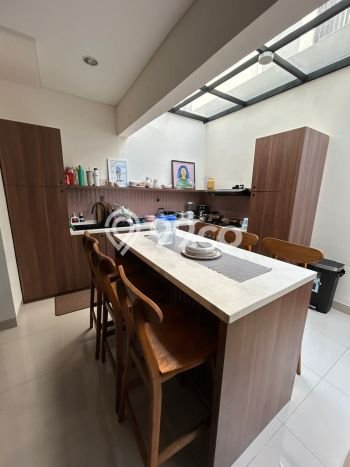 Rumah Strategis Modern Lb 100m2 di BSD, Tangerang Selatan Rumah Strategis Modern Lb 100m2 di BSD, Tangerang Selatan