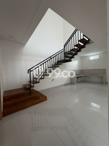 Rumah Strategis Minimalis Lb 140m2 di BSD, Tangerang Selatan Rumah Strategis Minimalis Lb 140m2 di BSD, Tangerang Selatan