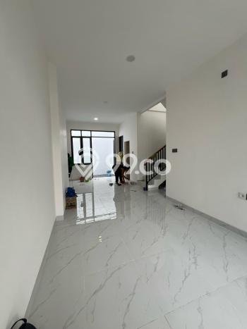 Rumah Modern Cantik 3 Kamar Bisa Langsung Pindah di BSD Rumah Modern Cantik 3 Kamar Bisa Langsung Pindah di BSD
