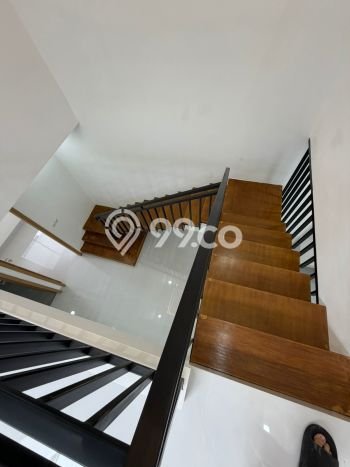 Rumah Strategis Minimalis Lb 140m2 di BSD, Tangerang Selatan Rumah Strategis Minimalis Lb 140m2 di BSD, Tangerang Selatan