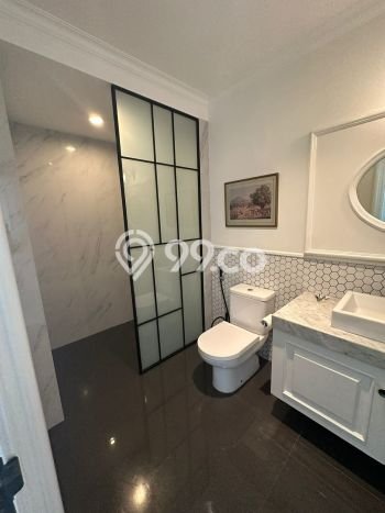 Hunian Kondisi Baik Disewakan di Pondok Indah, Jakarta Selatan LT 422m2, LB 650m2 Hunian Kondisi Baik Disewakan di Pondok Indah, Jakarta Selatan LT 422m2, LB 650m2