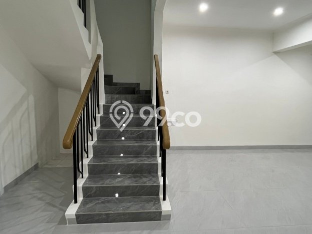 Lokasi strategis! Rumah siap pakai disewakan di Kelapa Gading LB 200m2 Lokasi strategis! Rumah siap pakai disewakan di Kelapa Gading LB 200m2