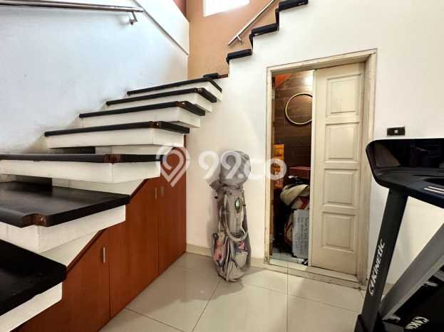 Hunian Elit LB 280m2 Siap Huni Desain Elegan di Srengseng, Jakarta Barat Hunian Elit LB 280m2 Siap Huni Desain Elegan di Srengseng, Jakarta Barat