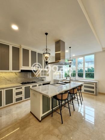 Ready to Use! Luxury House LT 517m2 Desain Elegan di Kemang Ready to Use! Luxury House LT 517m2 Desain Elegan di Kemang