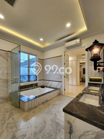 Ready to Use! Luxury House LT 517m2 Desain Elegan di Kemang Ready to Use! Luxury House LT 517m2 Desain Elegan di Kemang