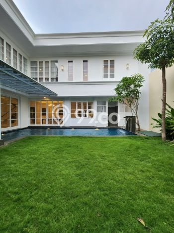 Ready to Use! Luxury House LT 517m2 Desain Elegan di Kemang Ready to Use! Luxury House LT 517m2 Desain Elegan di Kemang