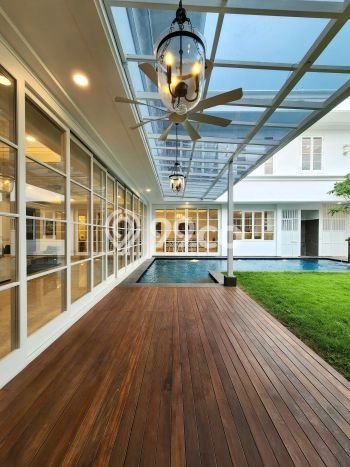 Ready to Use! Luxury House LT 517m2 Desain Elegan di Kemang Ready to Use! Luxury House LT 517m2 Desain Elegan di Kemang