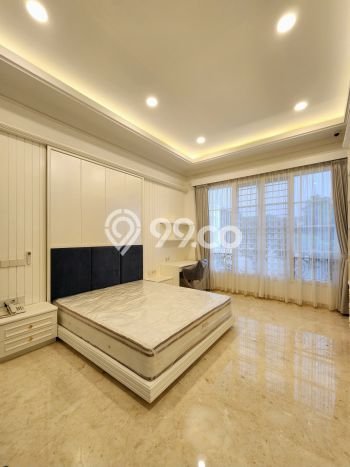Ready to Use! Luxury House LT 517m2 Desain Elegan di Kemang Ready to Use! Luxury House LT 517m2 Desain Elegan di Kemang