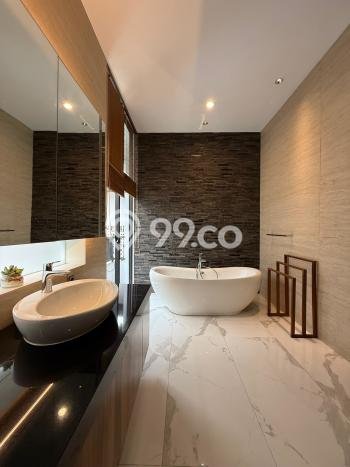 Siap Huni Hunian Elit 5 Kamar di Kebayoran Baru Dekat ke Mana Pun Siap Huni Hunian Elit 5 Kamar di Kebayoran Baru Dekat ke Mana Pun