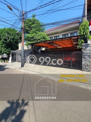 Siap Huni Rumah Mewah 4 Kamar di Kebayoran Baru Dekat ke Mana Pun Siap Huni Rumah Mewah 4 Kamar di Kebayoran Baru Dekat ke Mana Pun