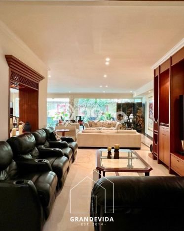 Rumah Mewah LB 450m2 Siap Pakai Desain Elegan di Pondok Indah, Jakarta Selatan Rumah Mewah LB 450m2 Siap Pakai Desain Elegan di Pondok Indah, Jakarta Selatan